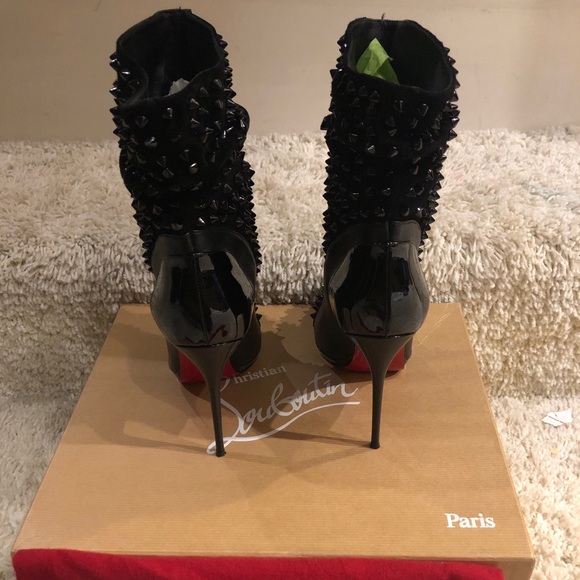Christian Louboutin spike wars - Picture 3 of 7